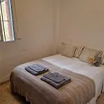 Bright Apartment In Seville With Private Garden