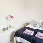 Bright Apartment In Seville With Private Garden