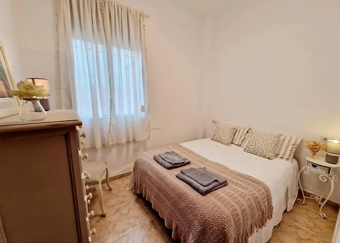 Bright Apartment In Seville With Private Garden